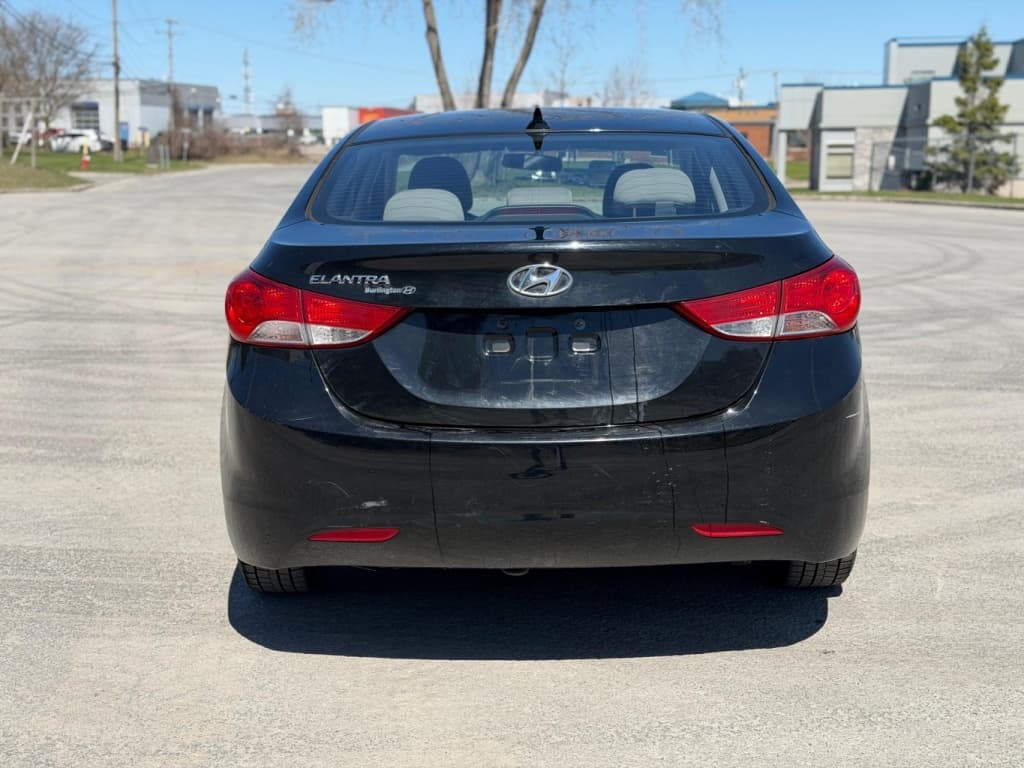 2013 Hyundai Elantra GL thumbnail 4
