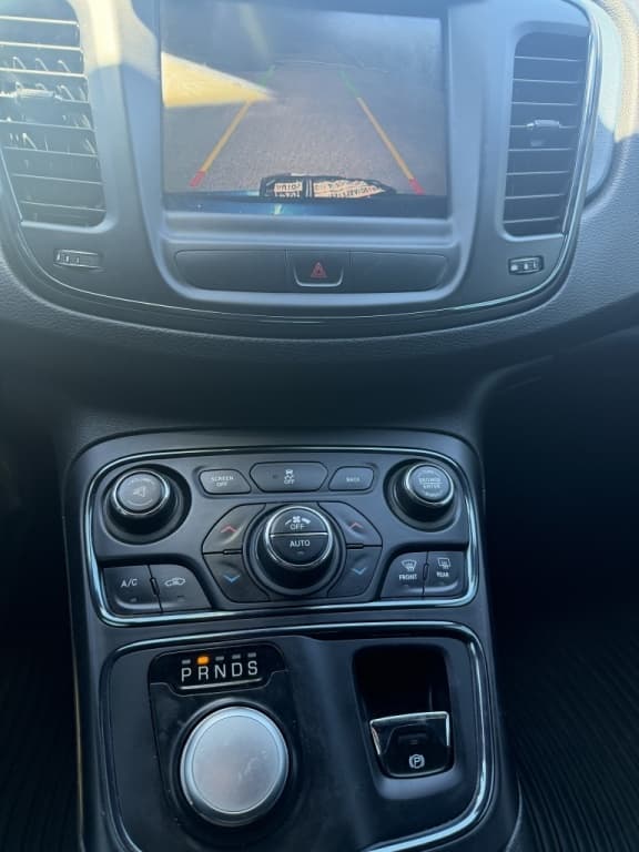 2015 Chrysler 200 S thumbnail 11