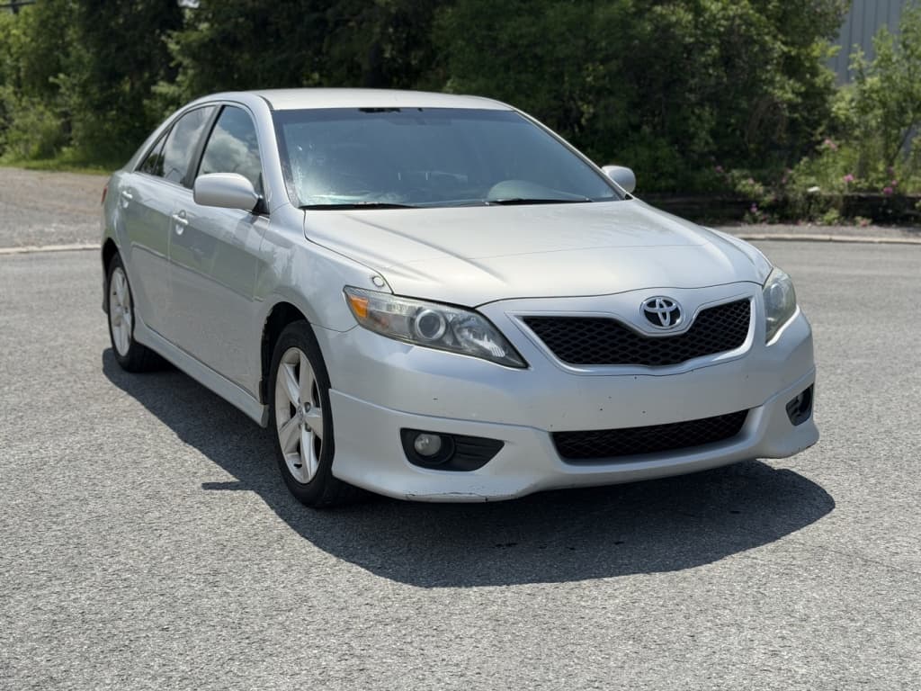 2010 Toyota Camry LE/SE/XLE thumbnail 3