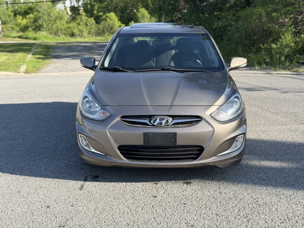 2012 Hyundai Accent GLS thumbnail 3