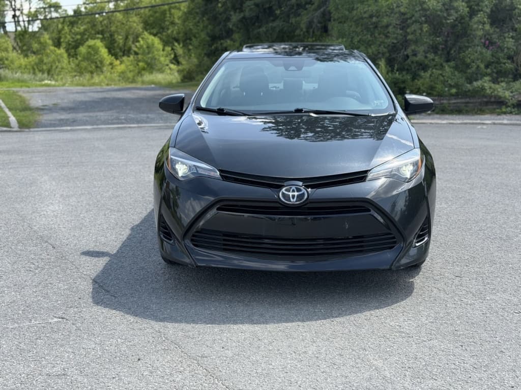 2018 Toyota Corolla thumbnail 2