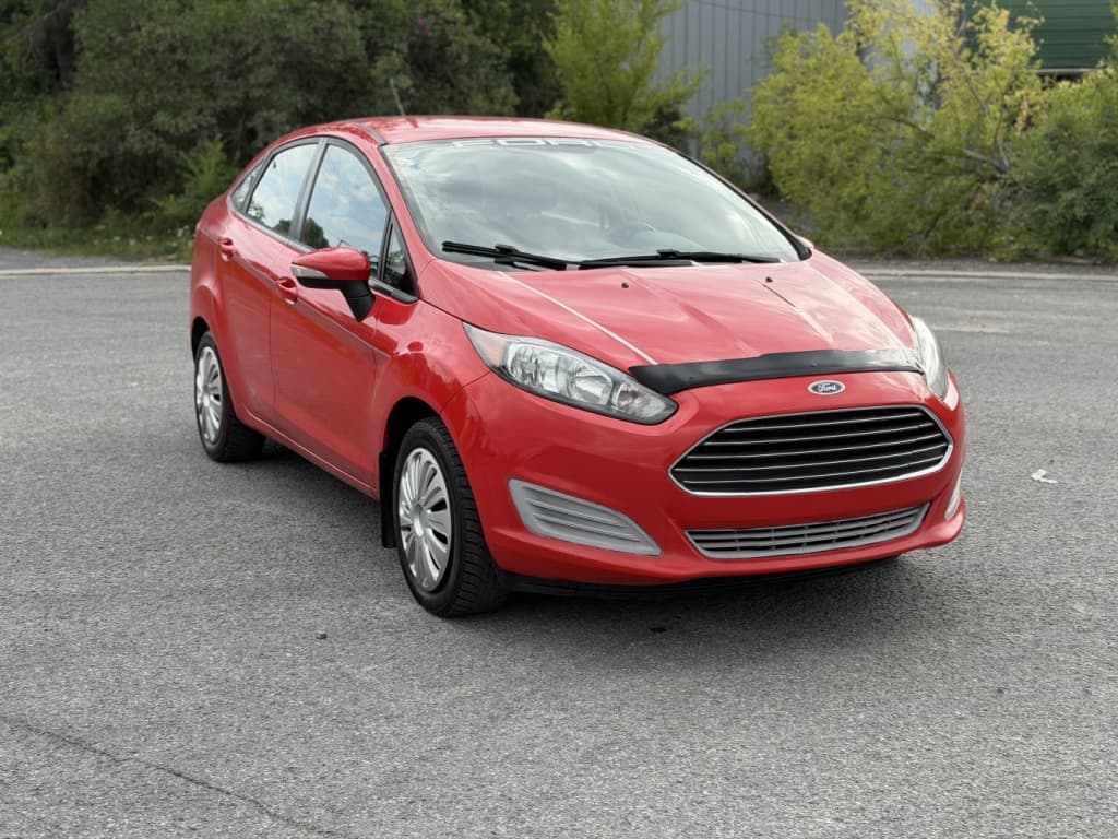 2014 Ford Fiesta SE thumbnail 3