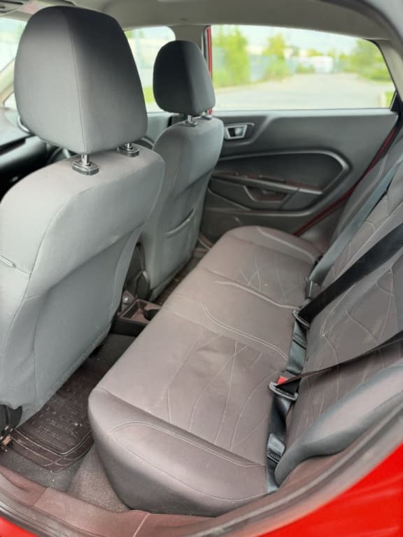 2014 Ford Fiesta SE thumbnail 9