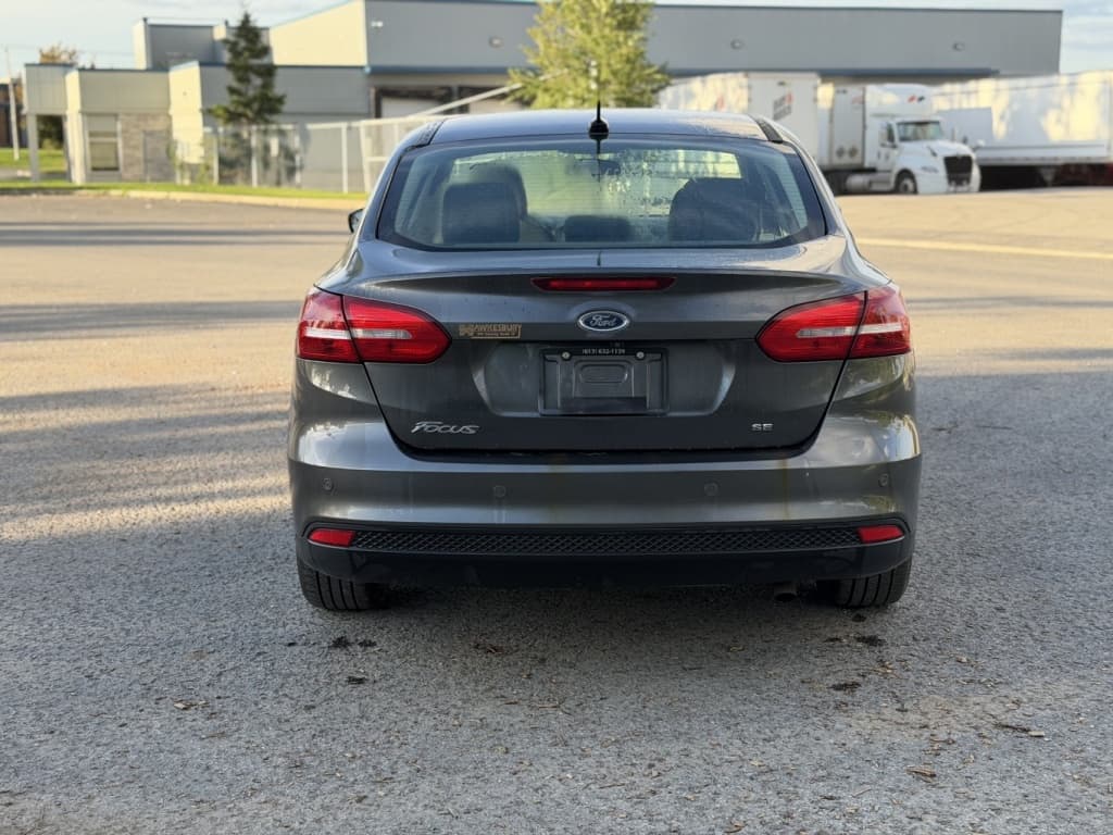 2016 Ford Focus SE thumbnail 5