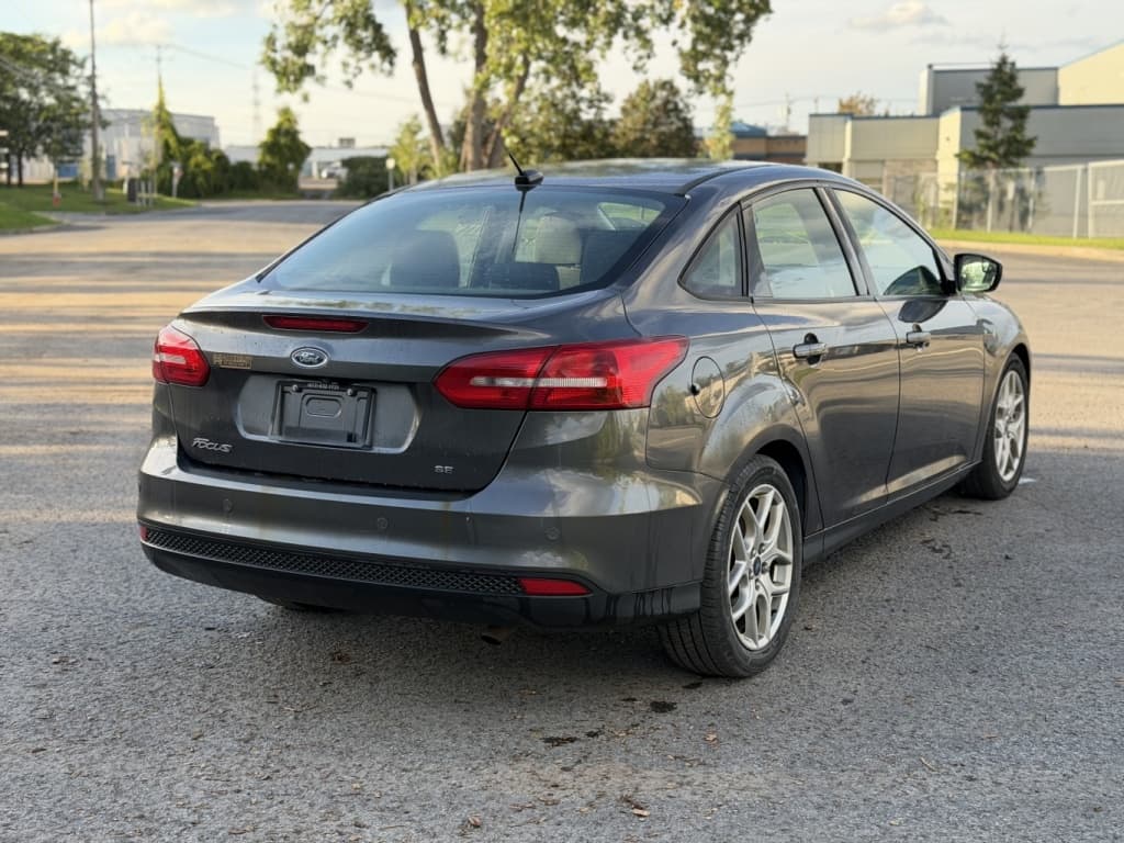 2016 Ford Focus SE thumbnail 6