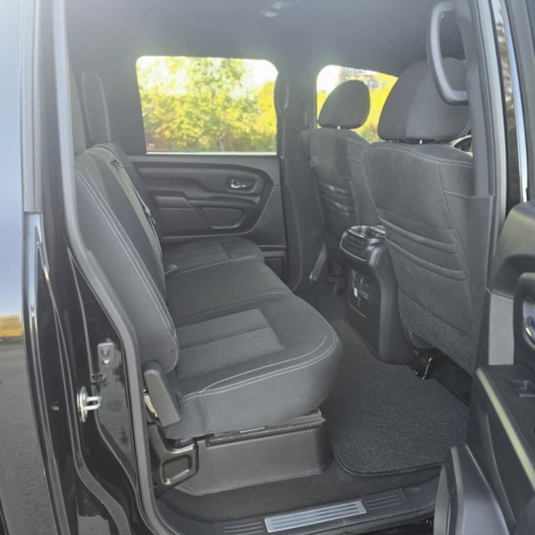 2018 Nissan Titan S/SV/PRO-4X/Platine/SV Édition de minuit/SL Édition de minuit thumbnail 8