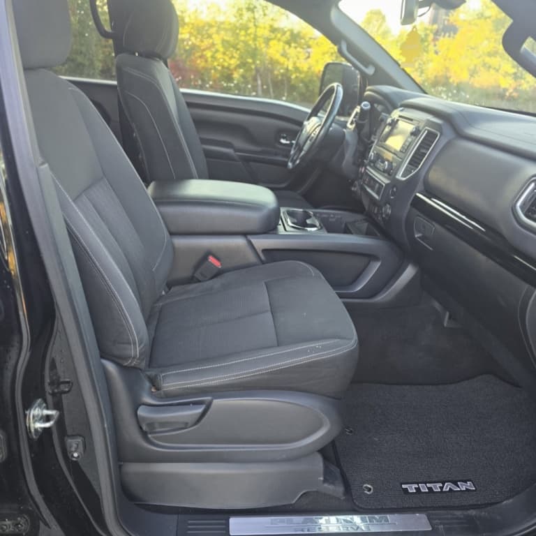 2018 Nissan Titan S/SV/PRO-4X/Platine/SV Édition de minuit/SL Édition de minuit thumbnail 9