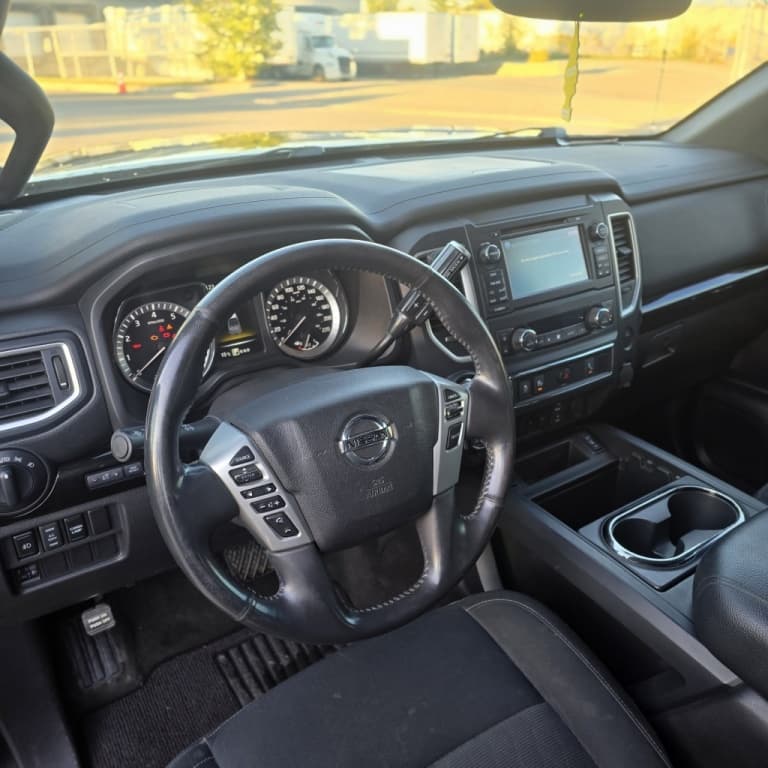 2018 Nissan Titan S/SV/PRO-4X/Platine/SV Édition de minuit/SL Édition de minuit thumbnail 11
