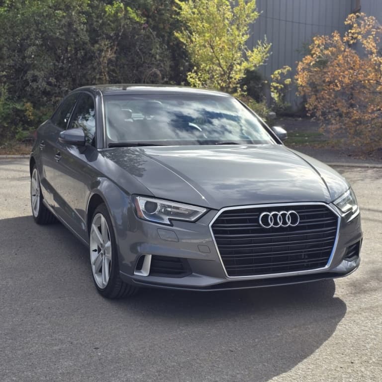 2017 Audi A3 2.0T Komfort thumbnail 3