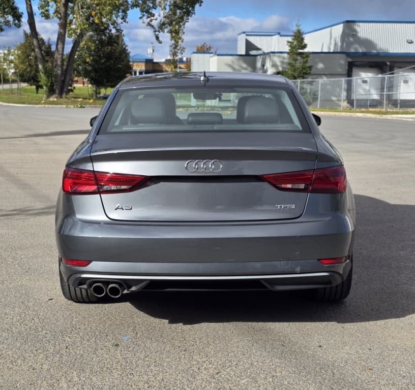 2017 Audi A3 2.0T Komfort thumbnail 4