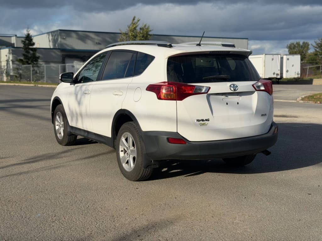 2013 Toyota RAV4 XLE thumbnail 5