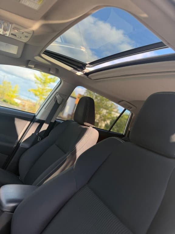2013 Toyota RAV4 XLE thumbnail 11