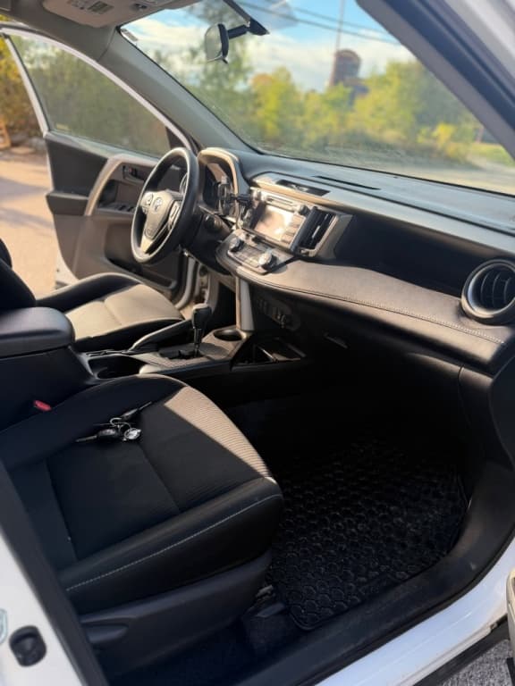 2013 Toyota RAV4 XLE thumbnail 8