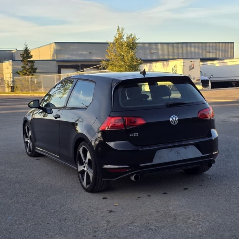 2015 Volkswagen Golf GTI thumbnail 5
