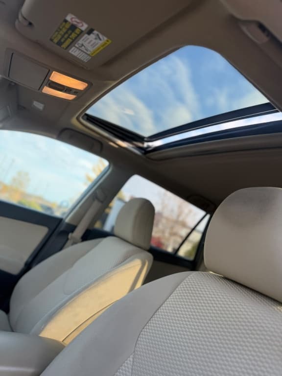 2012 Toyota RAV4 thumbnail 9